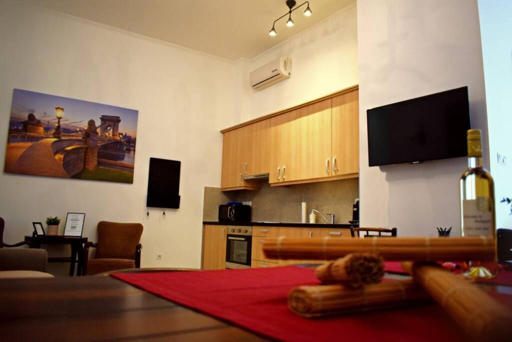 Central Budapest Apartment In Historical Building With Free Private Parking 외부 사진